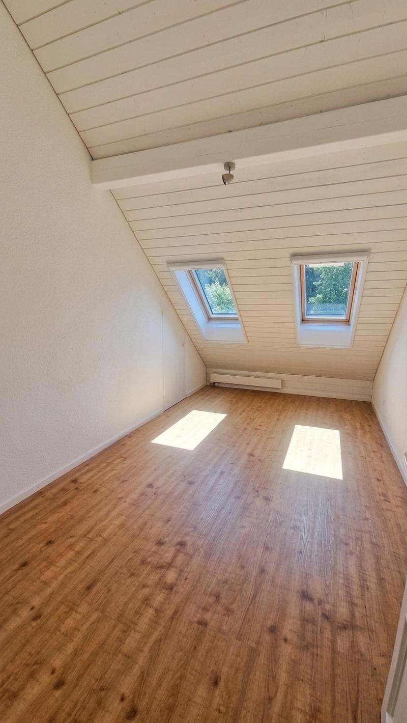 Helle 3.5-Zimmer-Dachgeschosswohnung mit modernem Ausbaustandard in Bäretswil (7)