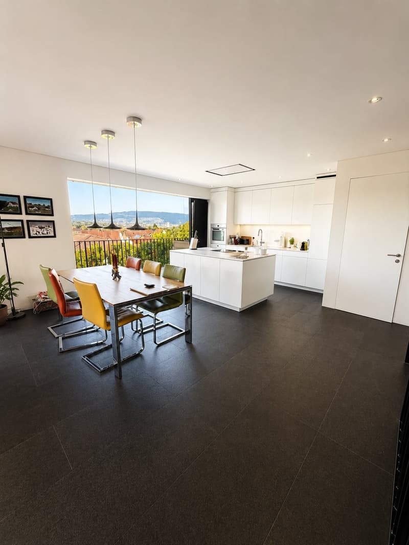 Stilvolle 4.5-Zimmer-Maisonettewohnung in Weiningen (2)