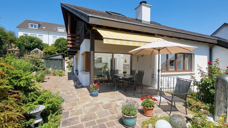 Charmante 5.5-Zimmer-Doppeleinfamilienhaushälfte im Landhausstil mit vielseitigen Nutzungsmöglichkeiten (1)