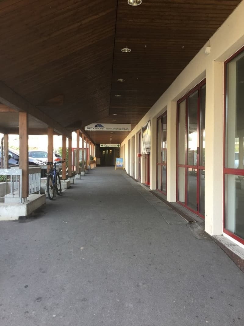 Passage mit Treppe zu Garage