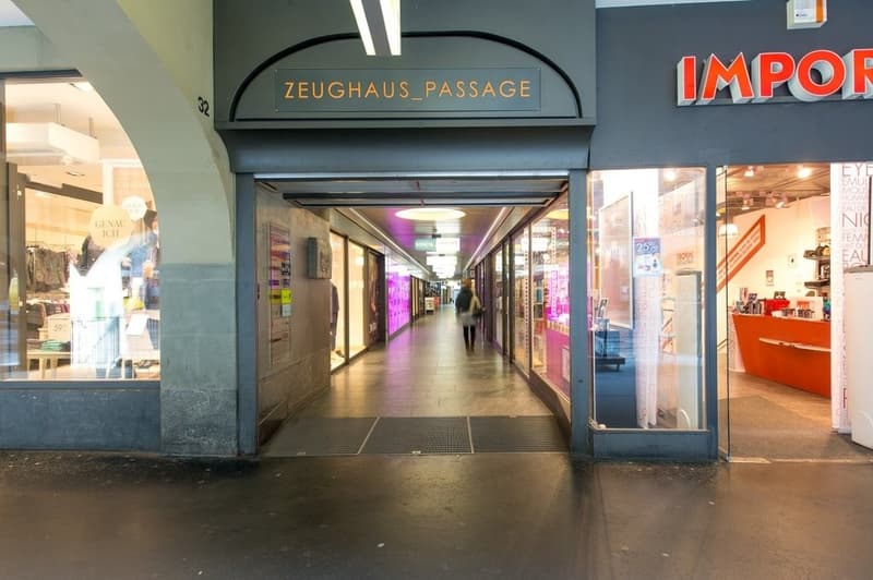 Eingang Zeughaus-Passage_Seite Marktgasse 32_Lauben