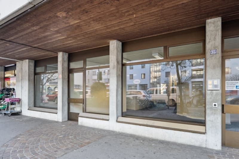 Spazio ufficio attraente nel centro di Birsfelden 94 m2 (2)