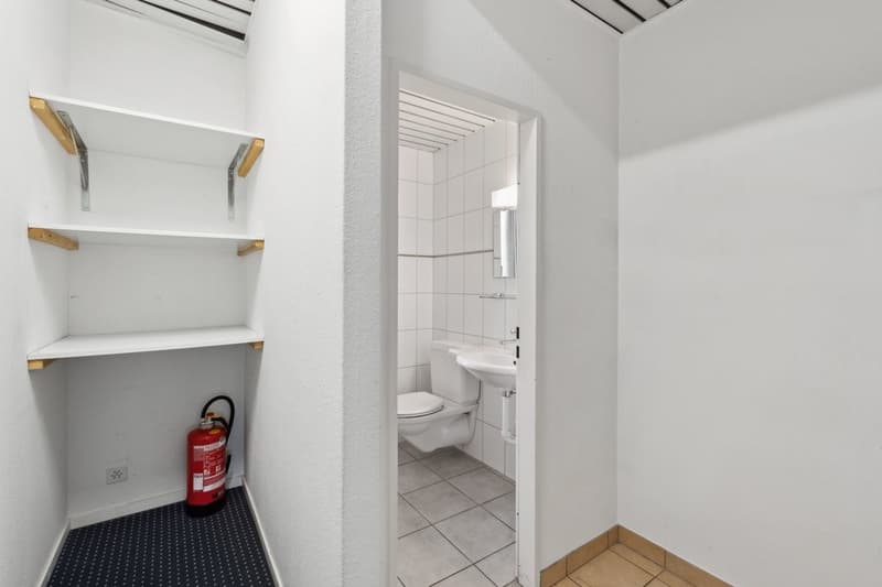 Spazio ufficio attraente nel centro di Birsfelden 94 m2 (4)