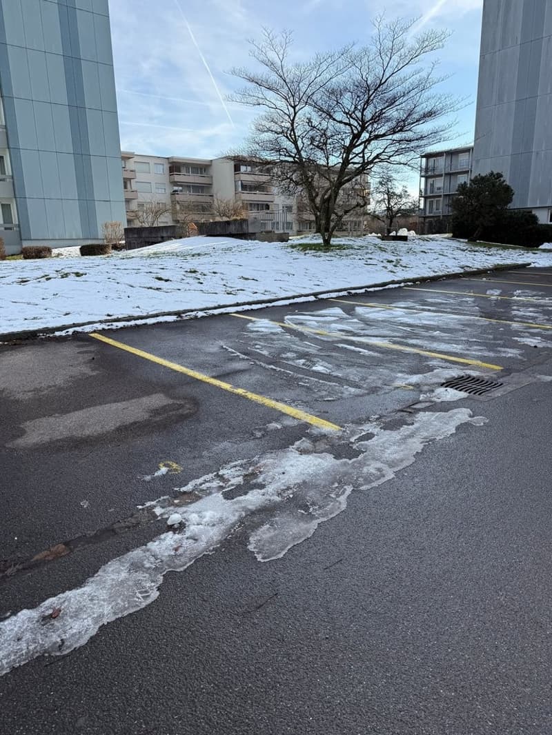 Aussenparkplatz.jpg