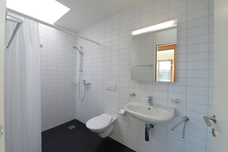Badezimmer mit Dusche