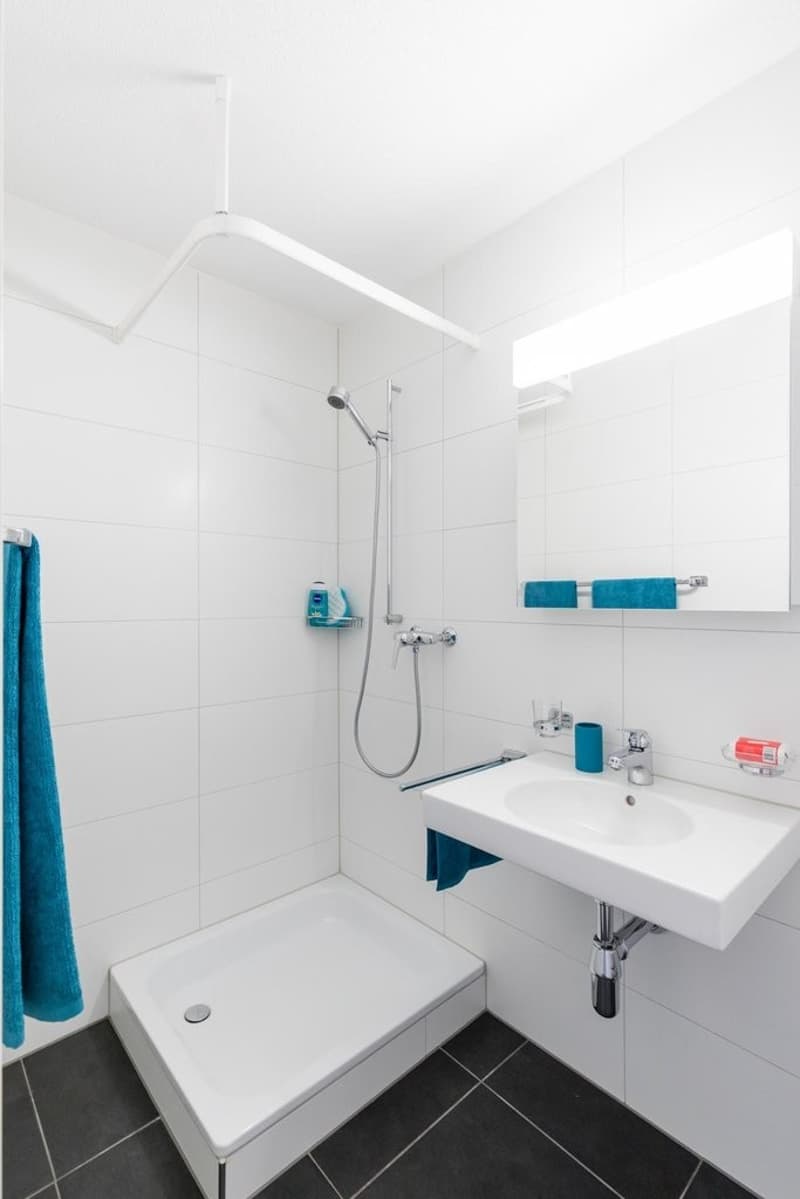 Badezimmer mit Dusche