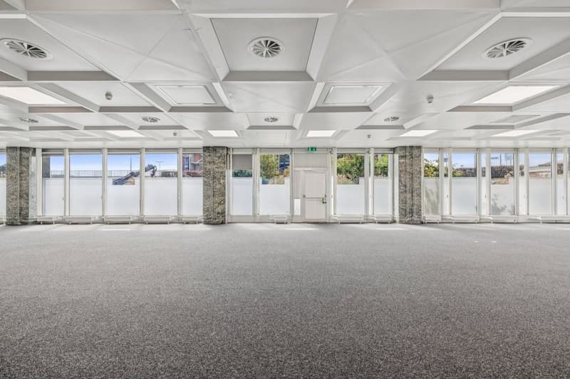 Surface commerciale de 450 m2 au coeur du World Trade Center II (2)