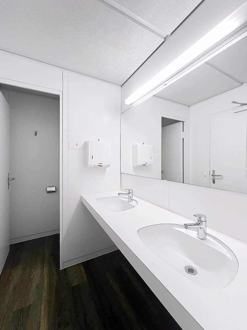 Surface lumineuse de 264 m2 à deux pas de l aéroport (5)
