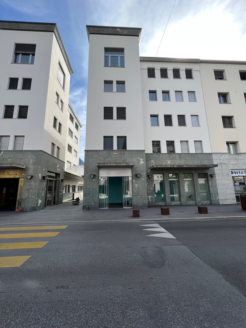 Commerce à proximité immédiate de la gare (2)
