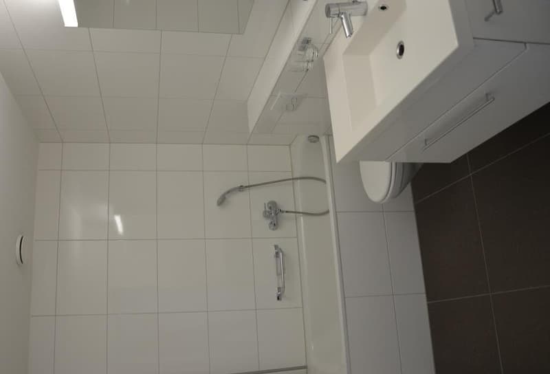 Bad mit Badewanne - kann vom Hauptobjekt abweichen