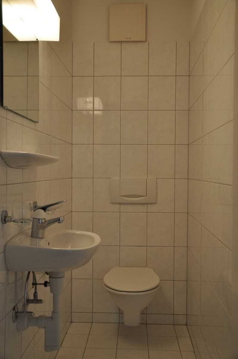 separates WC