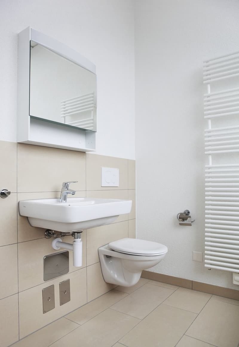 separates WC