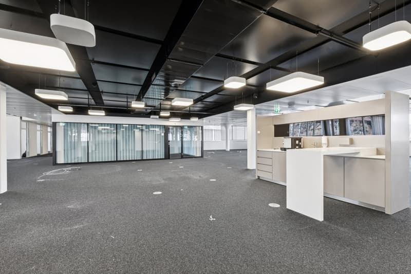 Espace de bureau ouvert - Flexible et adaptable, parfait pour votre entreprise ! (2)