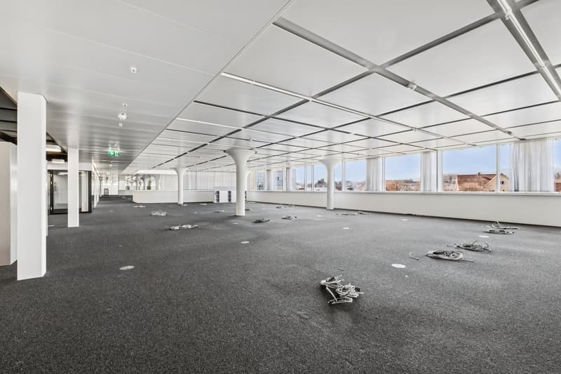 Espace de bureau ouvert - Flexible et adaptable, parfait pour votre entreprise ! (4)