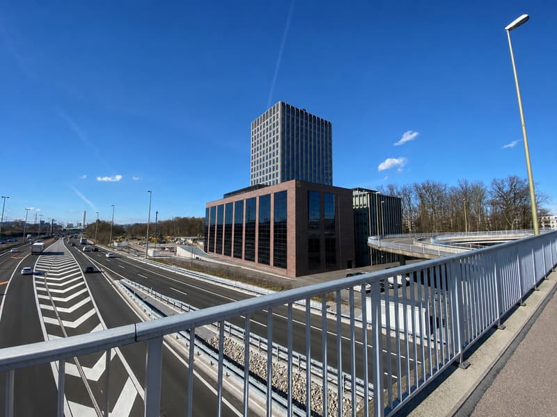 R4 - Direkt an der Autobahn (8)