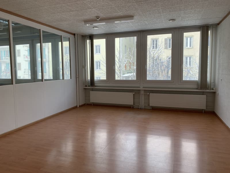 Surface administrative d'env. 290m2 à louer au 1er étage au Locle (3)