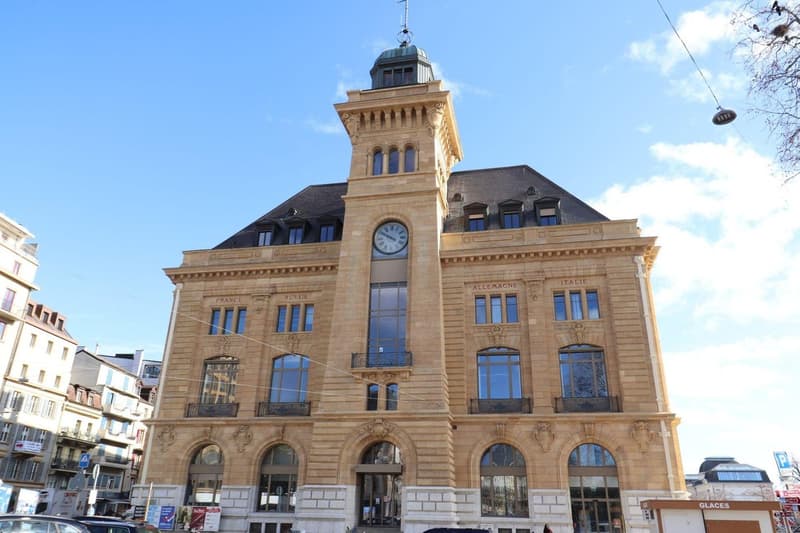 Grand dépôt de 180 m2 à louer au sous-sol à l'Hôtel des Postes à Neuchâtel (1)