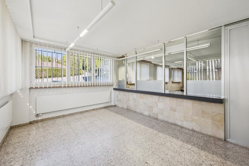 Spacieux bureaux à louer à Develier (8)