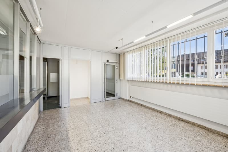 Spacieux bureaux à louer à Develier (11)