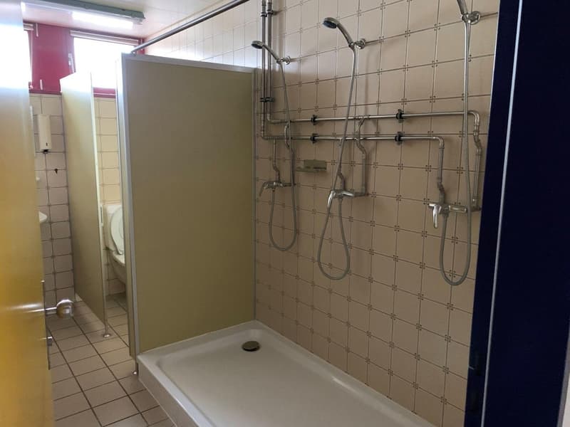 Marly, locaux commerciaux à louer au rez-de-chaussée - idéal pour un dépôt - atelier - club de sport (8)