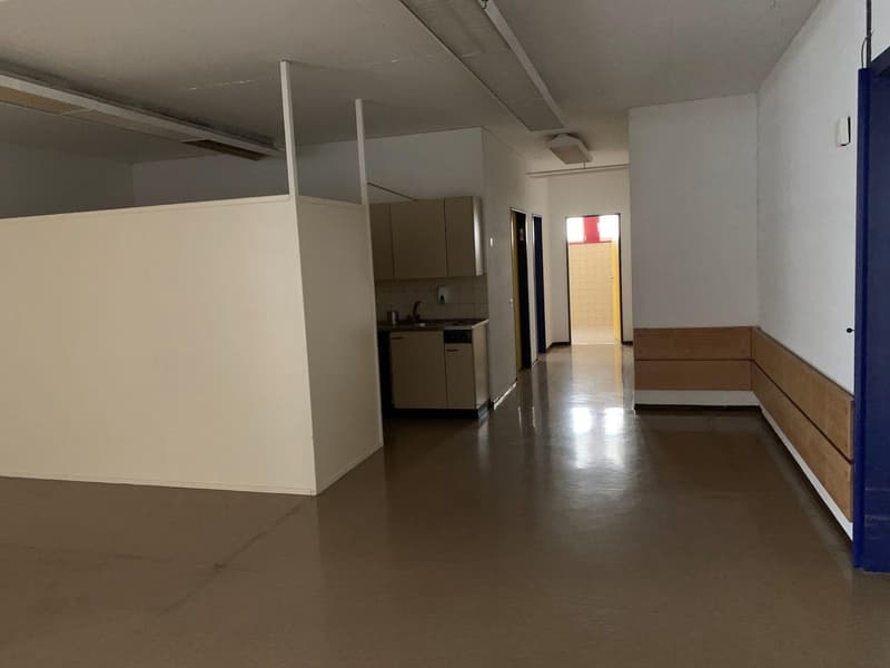 Marly, locaux commerciaux à louer au rez-de-chaussée - idéal pour un dépôt - atelier - club de sport (6)