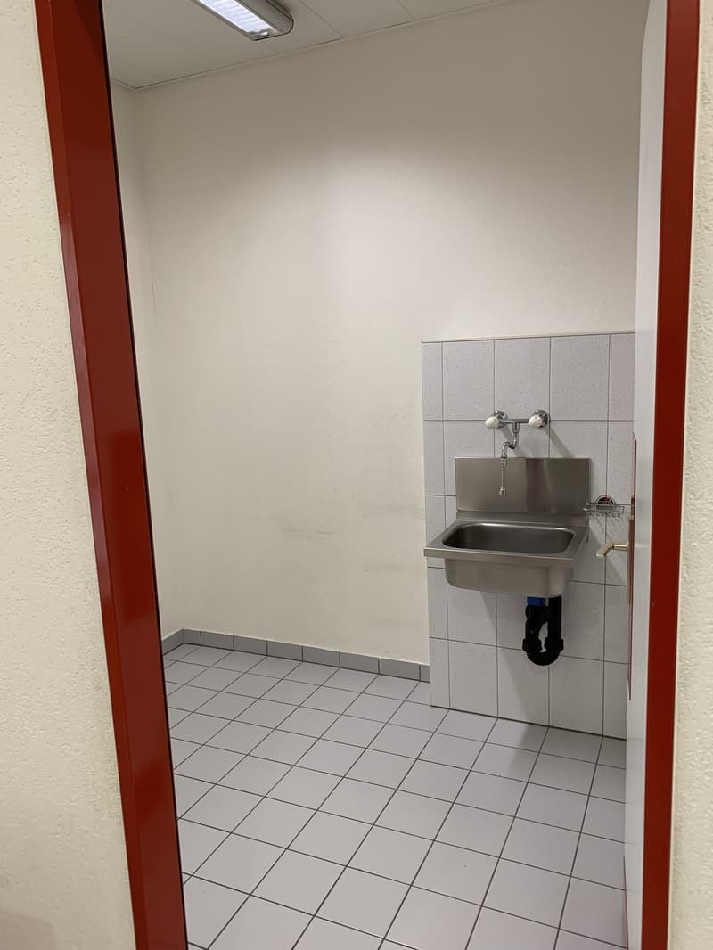 Bureau lumineux au 2 étage  Montreux centre, bail de durée déterminée (6)