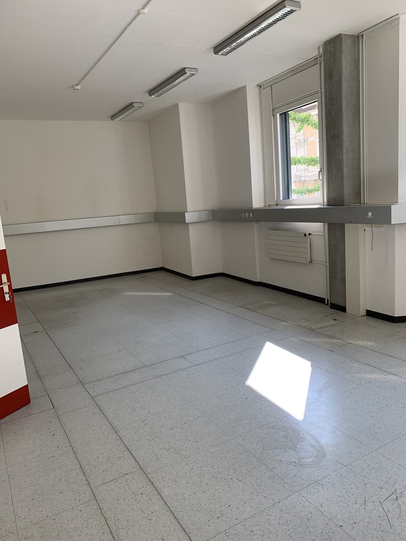 Bureau lumineux au 2 étage  Montreux centre, bail de durée déterminée (7)