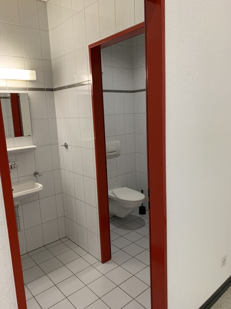 Bureau lumineux au 2 étage  Montreux centre, bail de durée déterminée (5)