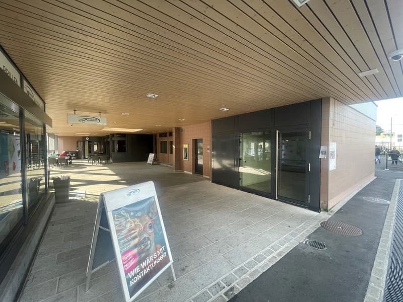 Attractive business space in prime location in Therwil (2)
