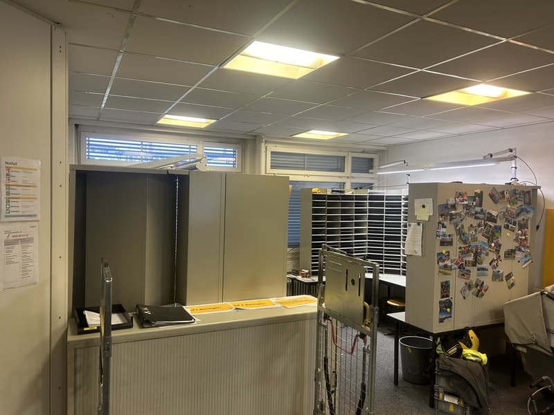 Spazio commerciale al piano terra e deposito/WC al 1° seminterrato, totale ca. 146m2 più area di consegna (6)