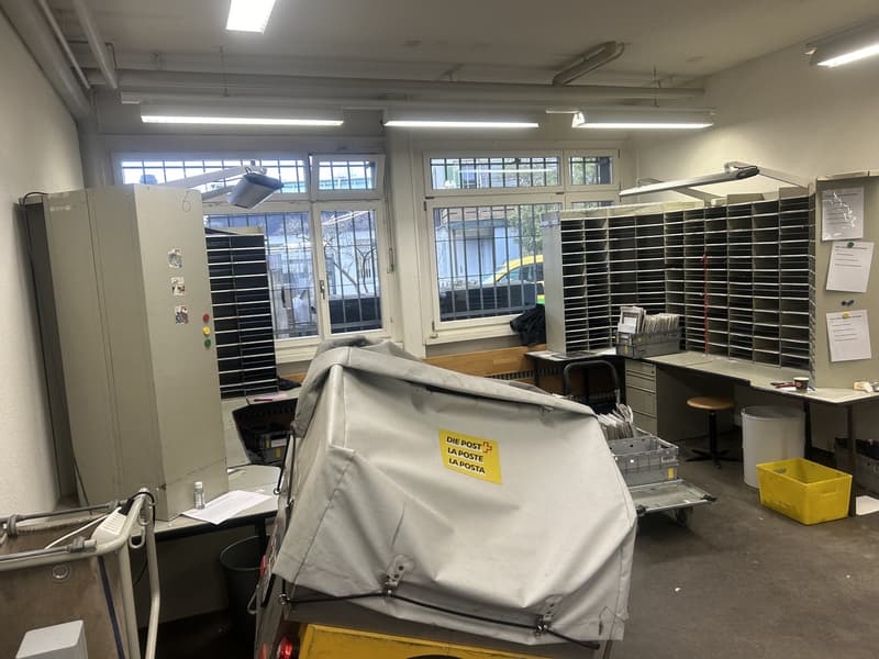 Spazio commerciale al piano terra e deposito/WC al 1° seminterrato, totale ca. 146m2 più area di consegna (5)