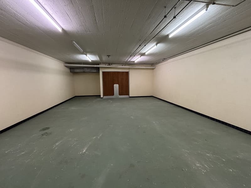 À louer  Dépôt de 72 m² au Locle (4)