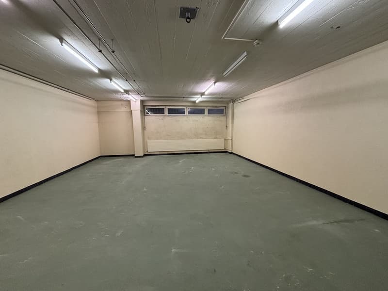 À louer  Dépôt de 72 m² au Locle (3)