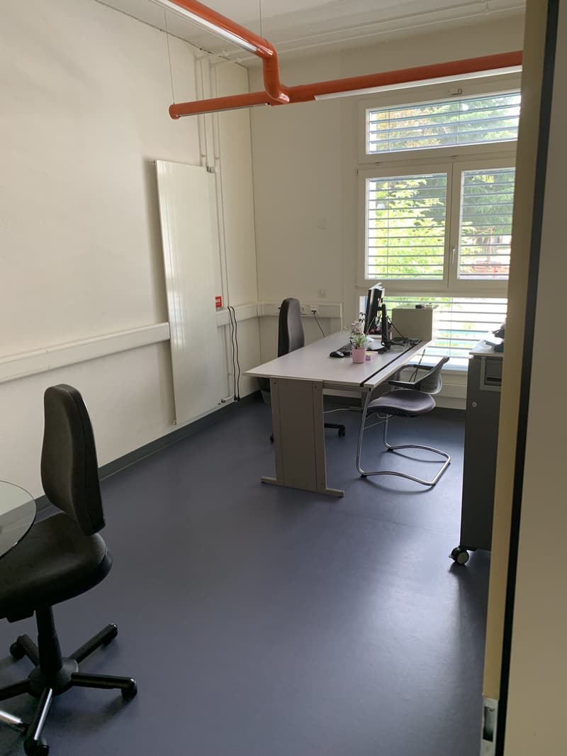 La Tour-de-Peilz, dans l'immeuble abritant la Poste - bureaux au rez (5)