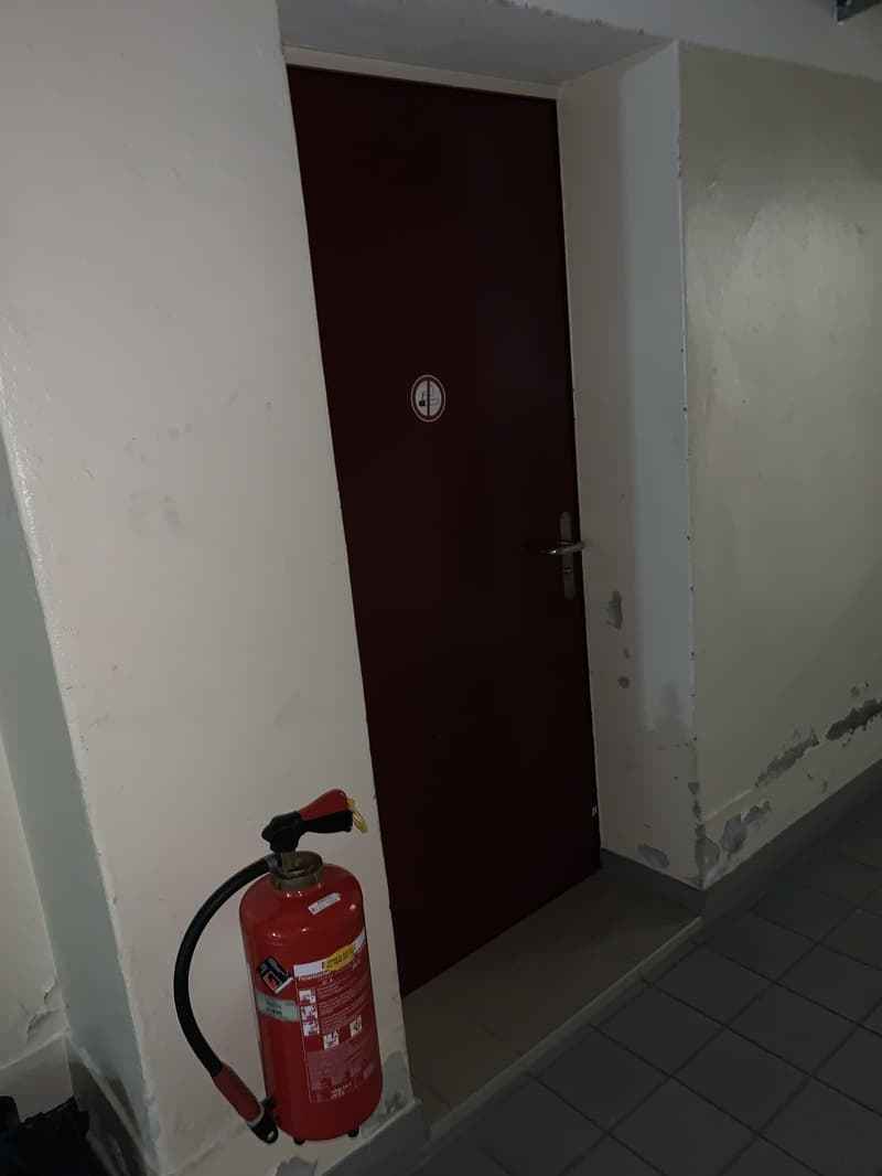 Dépôt de 23 m2 à louer à deux minutes à pied de la gare de Montreux (3)