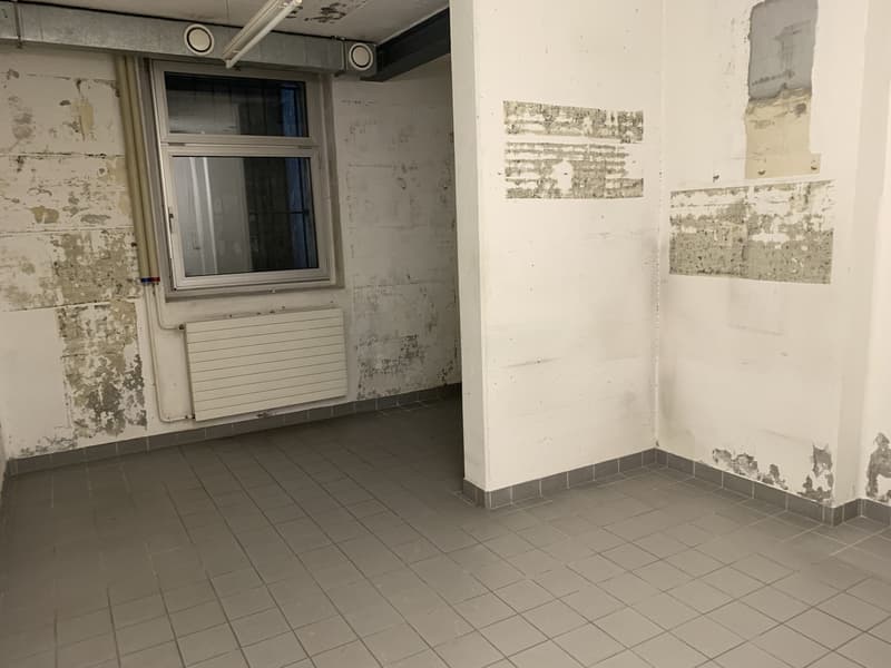 Dépôt de 23 m2 à louer à deux minutes à pied de la gare de Montreux (7)