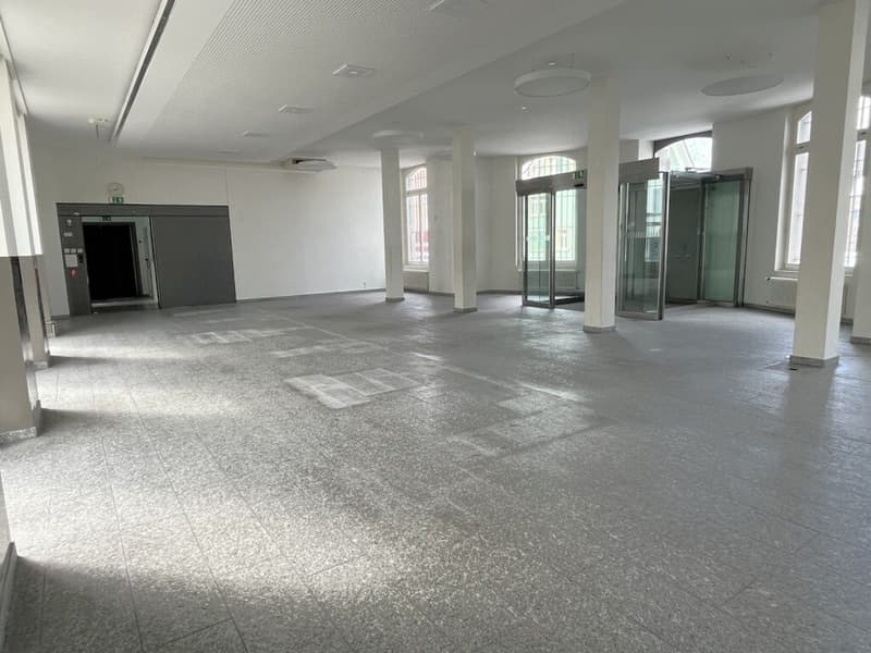 Verkaufsräumlichkeiten mit Altbauflair in Teilflächen zu vermieten (2)