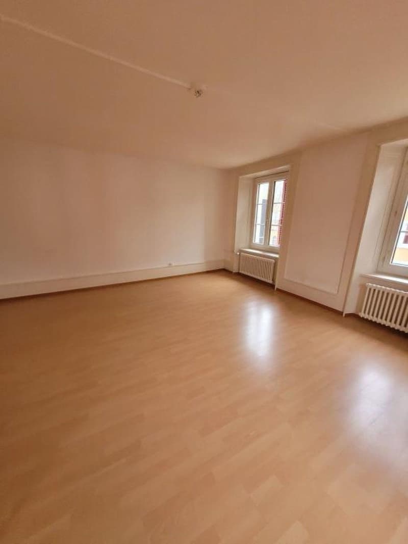 Appartement de 3 pièces au 2ème étage à louer à Fleurier, idéalement situé (8)