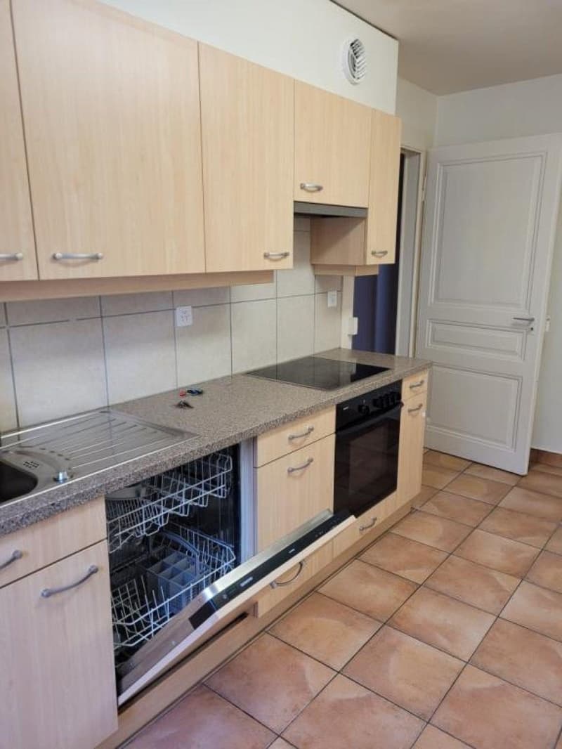 Appartement de 3 pièces au 2ème étage à louer à Fleurier, idéalement situé (4)