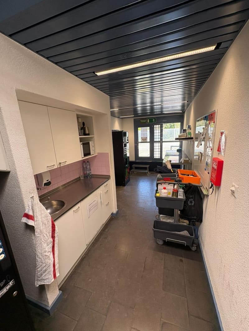 Attraktive Gewerbe-/Lagerfläche in Glattbrugg mit optimaler Verkehrsanbindung (7)