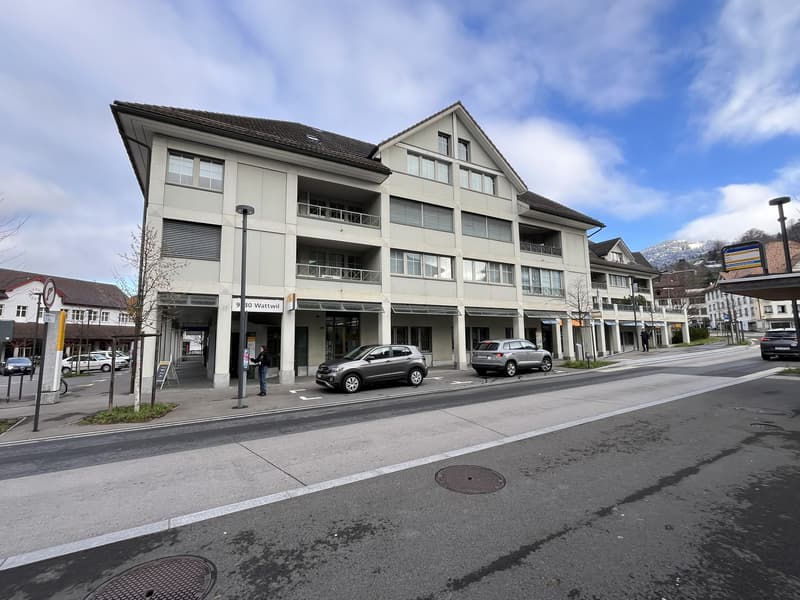 Gewerbeflächen (ehem. Postlokal) mit Parkplätzen (2)