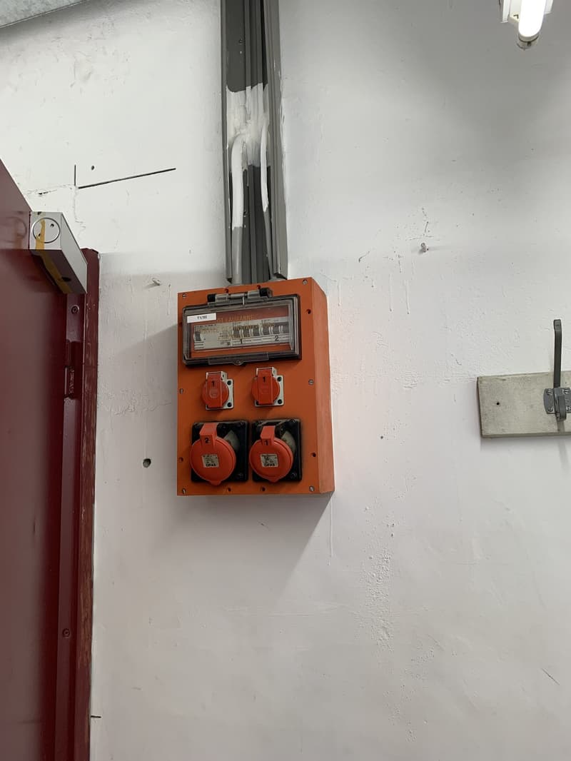 Dépôt de 50 m2 au sous-sol avec ascenseur (7)