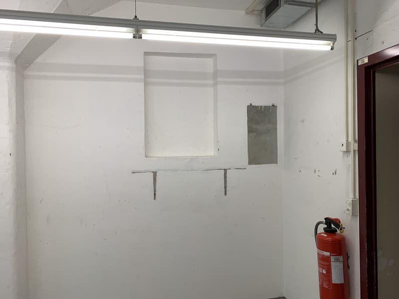 Dépôt de 50 m2 au sous-sol avec ascenseur (2)
