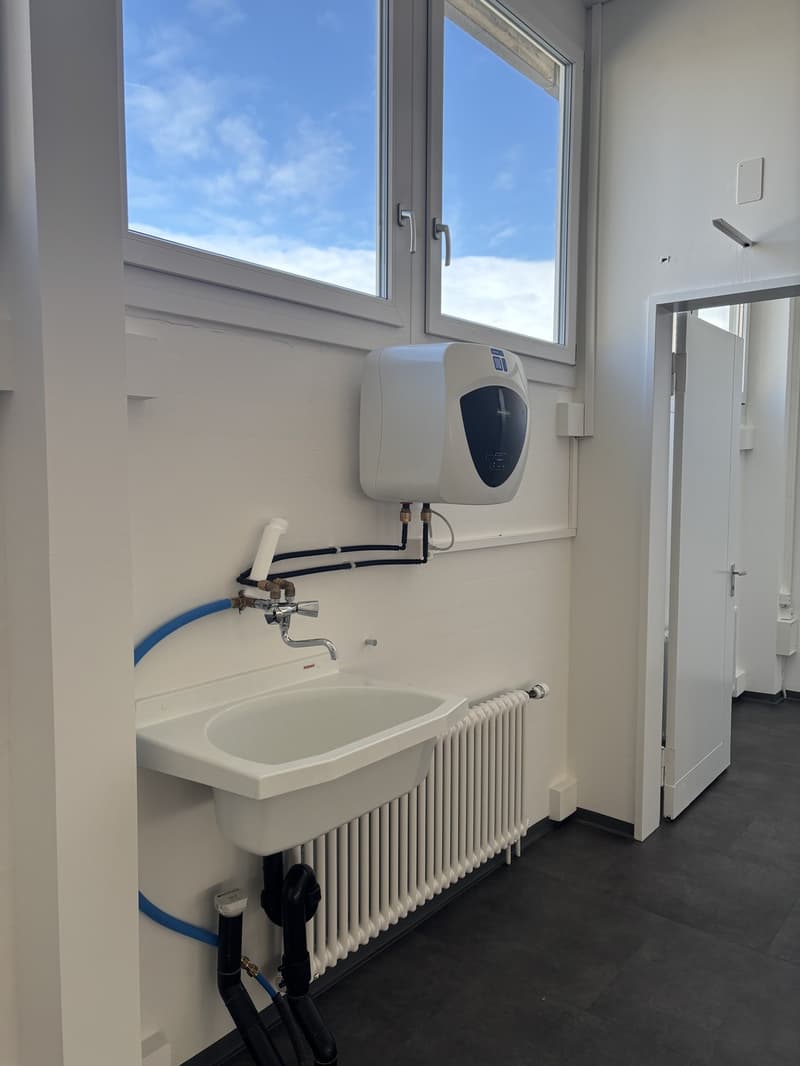Neu saniert! Gewerbe an attraktiver Lage (2)