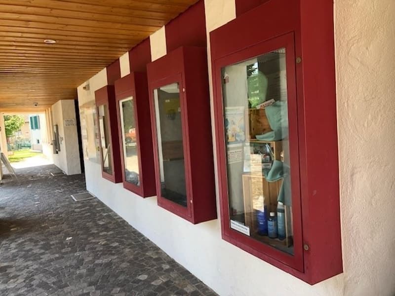 Schaukasten beim Postgebäude in Steinen zu vermieten (1)