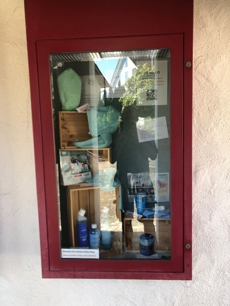 Schaukasten beim Postgebäude in Steinen zu vermieten (2)