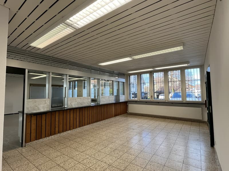 Gewerbefläche (ehem. Postlokal) mit 4 Parkplätzen (2)
