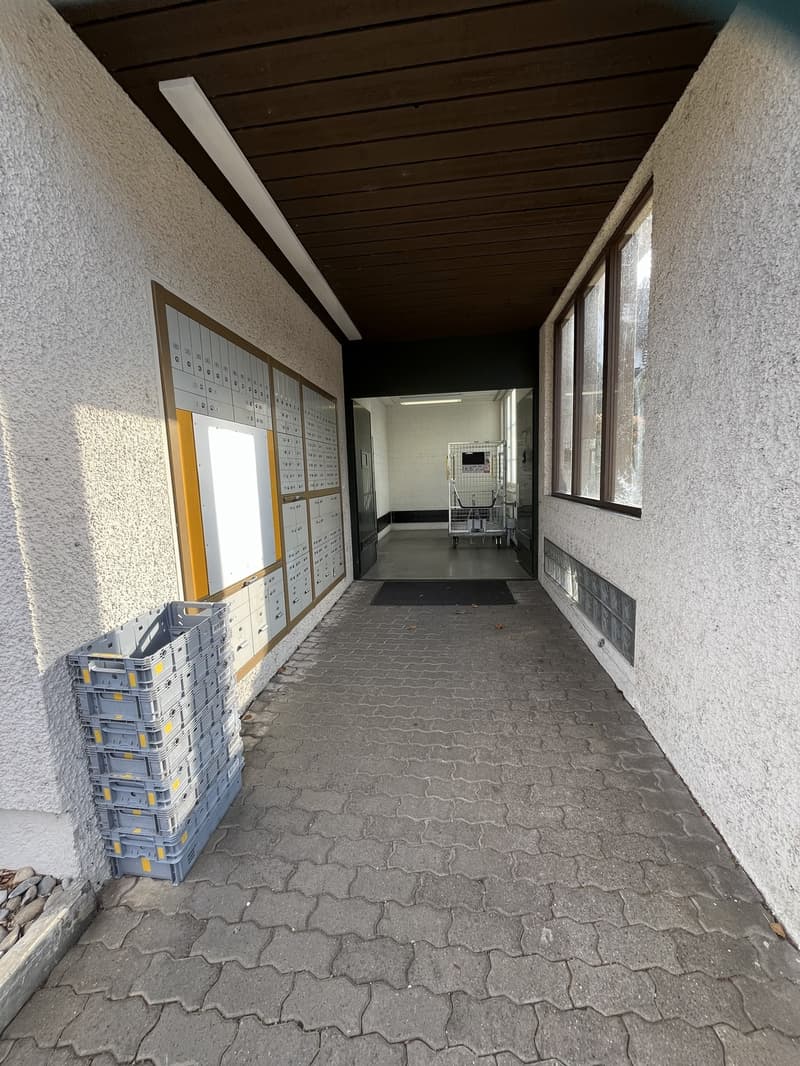 Gewerbefläche (ehem. Postlokal) mit 4 Parkplätzen (4)