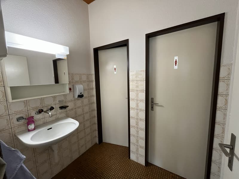 Gewerbefläche (ehem. Postlokal) mit 4 Parkplätzen (6)
