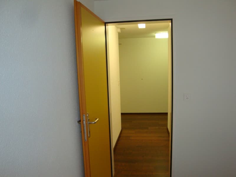Gelegenheit: Praxis/Büroraum 22 m2 mitten im Zentrum (4)
